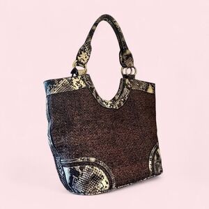 🤎 Naturalizer snake print tote bag with‎ gold-tone hardware.